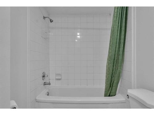 23 Falshire Close Ne, Calgary, AB - Indoor Photo Showing Bathroom