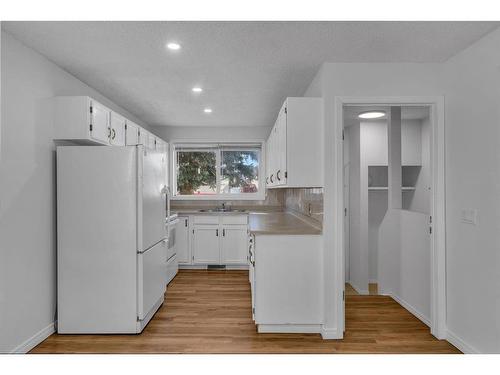 23 Falshire Close Ne, Calgary, AB - Indoor Photo Showing Kitchen