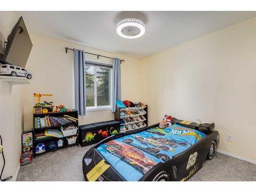 5107-604 8 Street Sw, Airdrie, AB - Indoor Photo Showing Bedroom