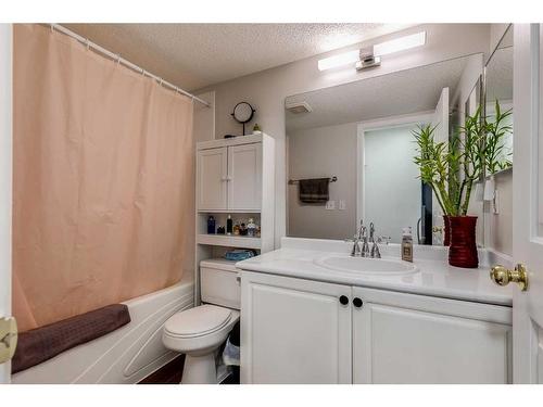 5107-604 8 Street Sw, Airdrie, AB - Indoor Photo Showing Bathroom