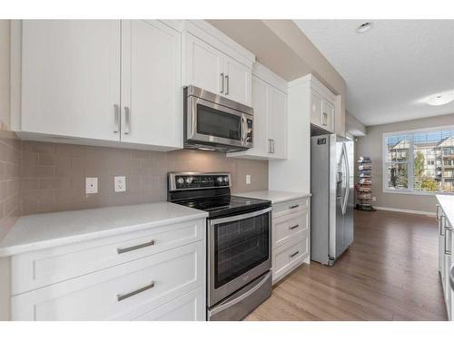 138 New Brighton Walk Se, Calgary, AB - Indoor Photo Showing Kitchen