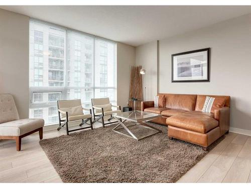 1208-1118 12 Avenue Sw, Calgary, AB - Indoor Photo Showing Living Room