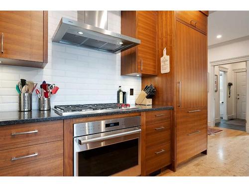 2121 2 Avenue Nw, Calgary, AB - Indoor Photo Showing Kitchen