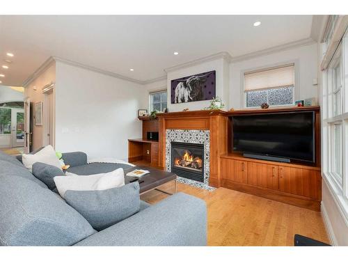 2121 2 Avenue Nw, Calgary, AB - Indoor Photo Showing Living Room With Fireplace