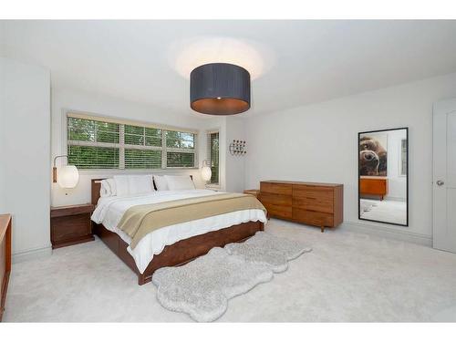 2121 2 Avenue Nw, Calgary, AB - Indoor Photo Showing Bedroom