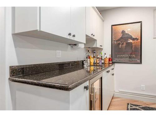 2121 2 Avenue Nw, Calgary, AB - Indoor Photo Showing Kitchen