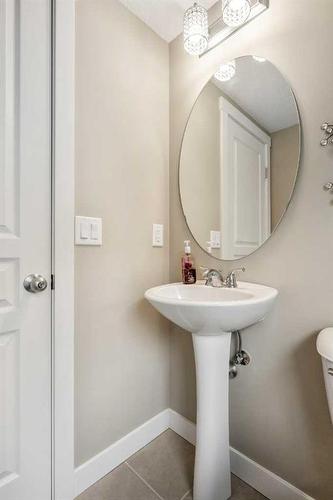 949 Mckenzie Towne Manor Se, Calgary, AB - Indoor Photo Showing Bathroom