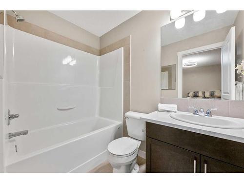 949 Mckenzie Towne Manor Se, Calgary, AB - Indoor Photo Showing Bathroom