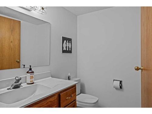 13 Riverview Place, Canmore, AB - Indoor Photo Showing Bathroom