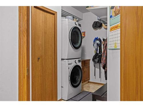 13 Riverview Place, Canmore, AB - Indoor Photo Showing Laundry Room