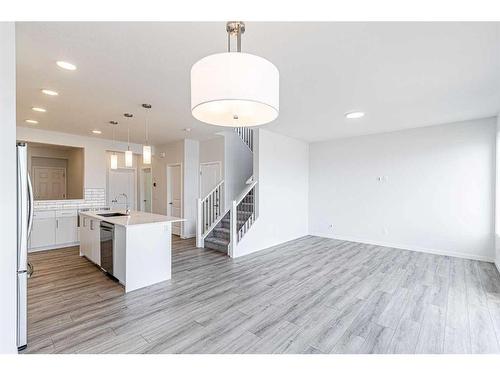 206 Lucas Close Nw, Calgary, AB - Indoor Photo Showing Kitchen