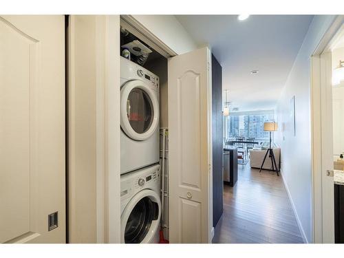 1504-303 13 Avenue Sw, Calgary, AB - Indoor Photo Showing Laundry Room