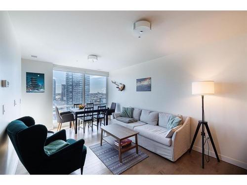 1504-303 13 Avenue Sw, Calgary, AB - Indoor Photo Showing Living Room