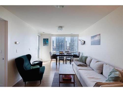 1504-303 13 Avenue Sw, Calgary, AB - Indoor Photo Showing Living Room