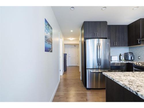 1504-303 13 Avenue Sw, Calgary, AB - Indoor Photo Showing Kitchen With Stainless Steel Kitchen With Upgraded Kitchen