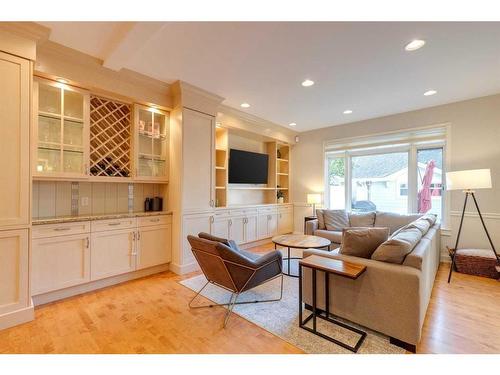 2023 47 Avenue Sw, Calgary, AB - Indoor Photo Showing Living Room