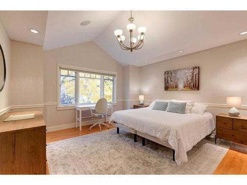 2023 47 Avenue Sw, Calgary, AB - Indoor Photo Showing Bedroom