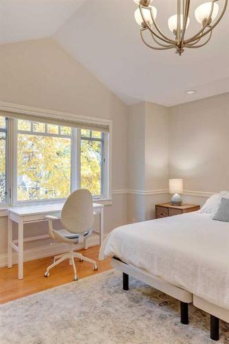 2023 47 Avenue Sw, Calgary, AB - Indoor Photo Showing Bedroom