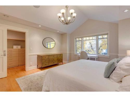 2023 47 Avenue Sw, Calgary, AB - Indoor Photo Showing Bedroom