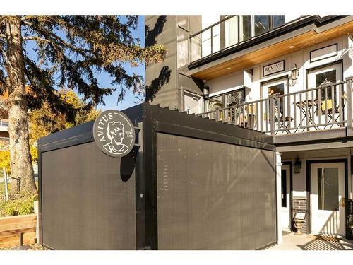 2023 47 Avenue Sw, Calgary, AB - Outdoor