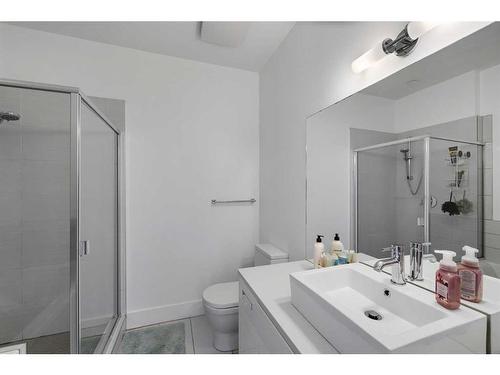 406-2505 17 Avenue, Calgary, AB - Indoor Photo Showing Bathroom