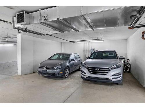 406-2505 17 Avenue, Calgary, AB - Indoor Photo Showing Garage