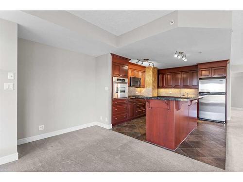 401-110 7 Street Sw, Calgary, AB - Indoor Photo Showing Kitchen