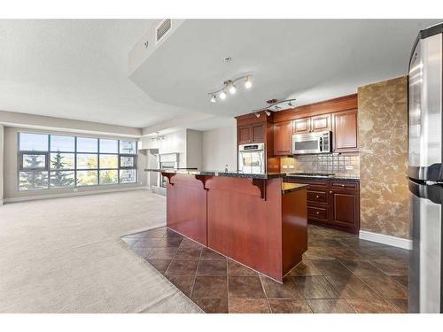 401-110 7 Street Sw, Calgary, AB - Indoor Photo Showing Kitchen