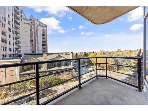 401-110 7 Street Sw, Calgary, AB - Outdoor With Exterior