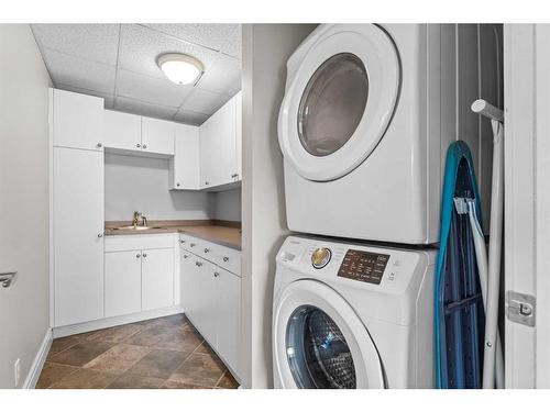 401-110 7 Street Sw, Calgary, AB - Indoor Photo Showing Laundry Room