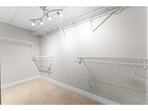 401-110 7 Street Sw, Calgary, AB - Indoor With Storage