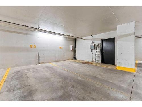 401-110 7 Street Sw, Calgary, AB - Indoor Photo Showing Garage