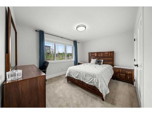 216 Discovery Drive Sw, Calgary, AB - Indoor Photo Showing Bedroom