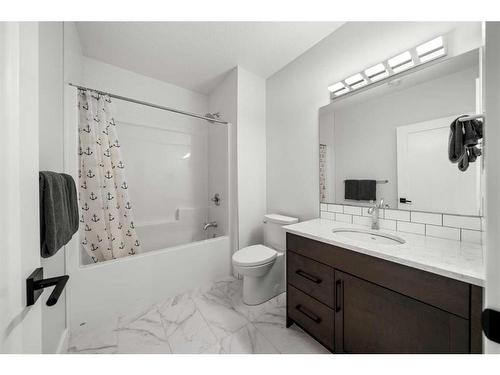 216 Discovery Drive Sw, Calgary, AB - Indoor Photo Showing Bathroom