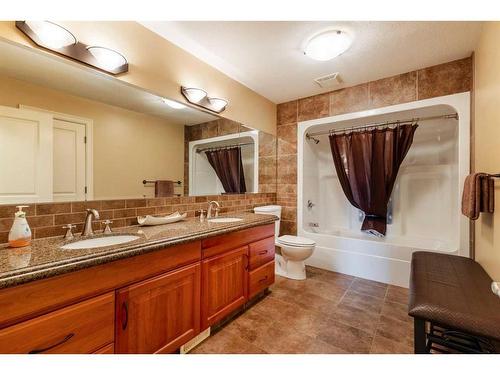 63059A Township Road 382, Rural Clearwater County, AB - Indoor Photo Showing Bathroom