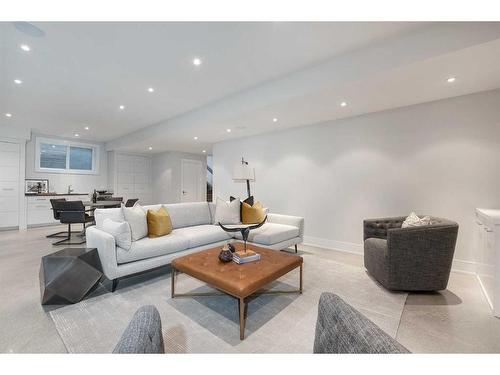 2507 19 Street Sw, Calgary, AB - Indoor Photo Showing Living Room