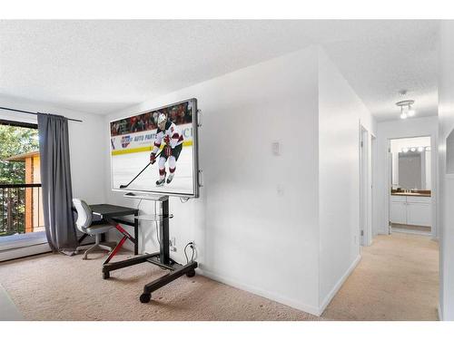 312-1919 36 Street Sw, Calgary, AB - Indoor