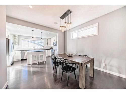 2120 Reunion Square Nw, Airdrie, AB - Indoor Photo Showing Dining Room