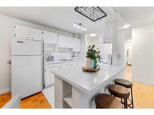 302-1824 11 Avenue Sw, Calgary, AB - Indoor Photo Showing Kitchen