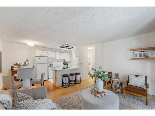 302-1824 11 Avenue Sw, Calgary, AB - Indoor Photo Showing Living Room