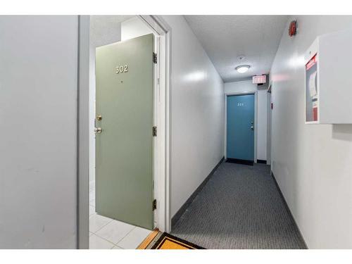 302-1824 11 Avenue Sw, Calgary, AB - Indoor Photo Showing Other Room