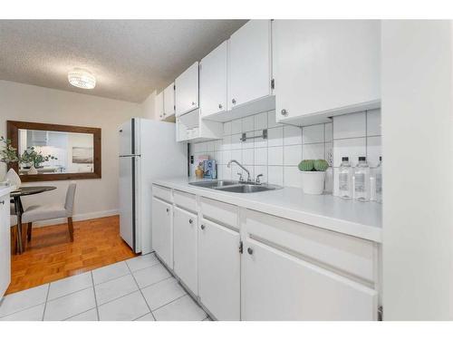 302-1824 11 Avenue Sw, Calgary, AB - Indoor Photo Showing Kitchen With Double Sink