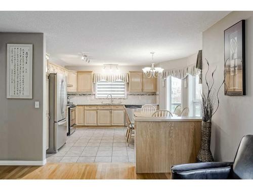 414 Sierra Madre Court Sw, Calgary, AB - Indoor Photo Showing Kitchen