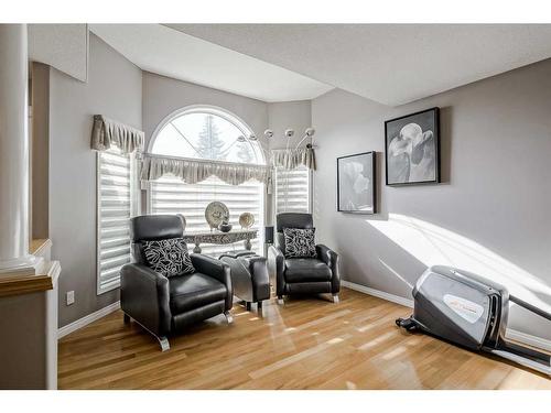 414 Sierra Madre Court Sw, Calgary, AB - Indoor Photo Showing Bedroom