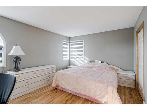 414 Sierra Madre Court Sw, Calgary, AB - Indoor Photo Showing Bedroom