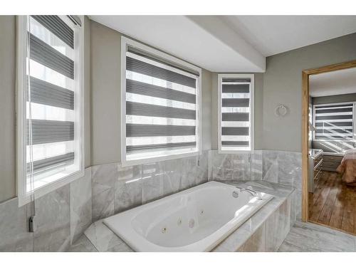 414 Sierra Madre Court Sw, Calgary, AB - Indoor Photo Showing Bathroom