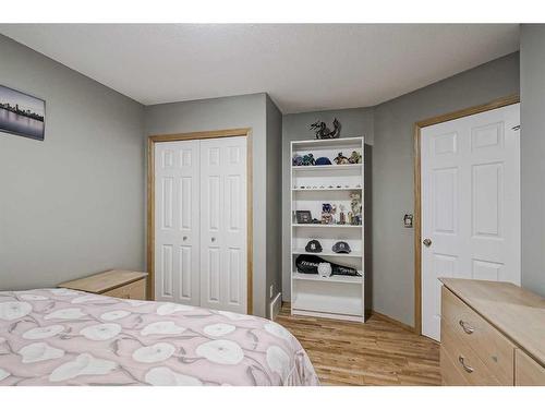 414 Sierra Madre Court Sw, Calgary, AB - Indoor Photo Showing Bedroom