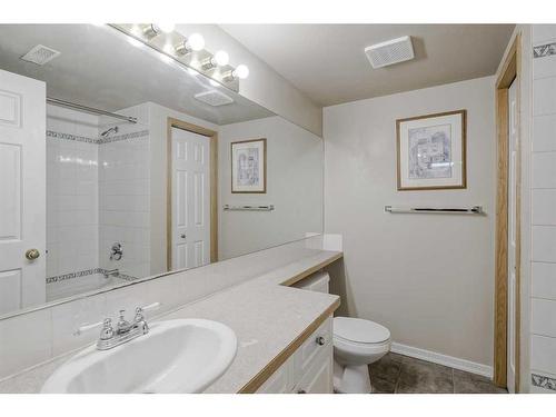 414 Sierra Madre Court Sw, Calgary, AB - Indoor Photo Showing Bathroom