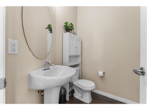 3904-1001 8 Street Nw, Airdrie, AB - Indoor Photo Showing Bathroom