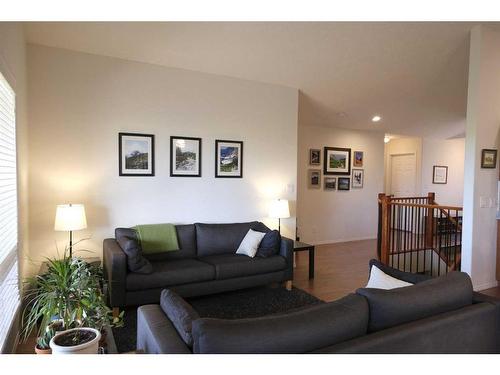 405 Edinburgh Road West, Lethbridge, AB - Indoor Photo Showing Living Room